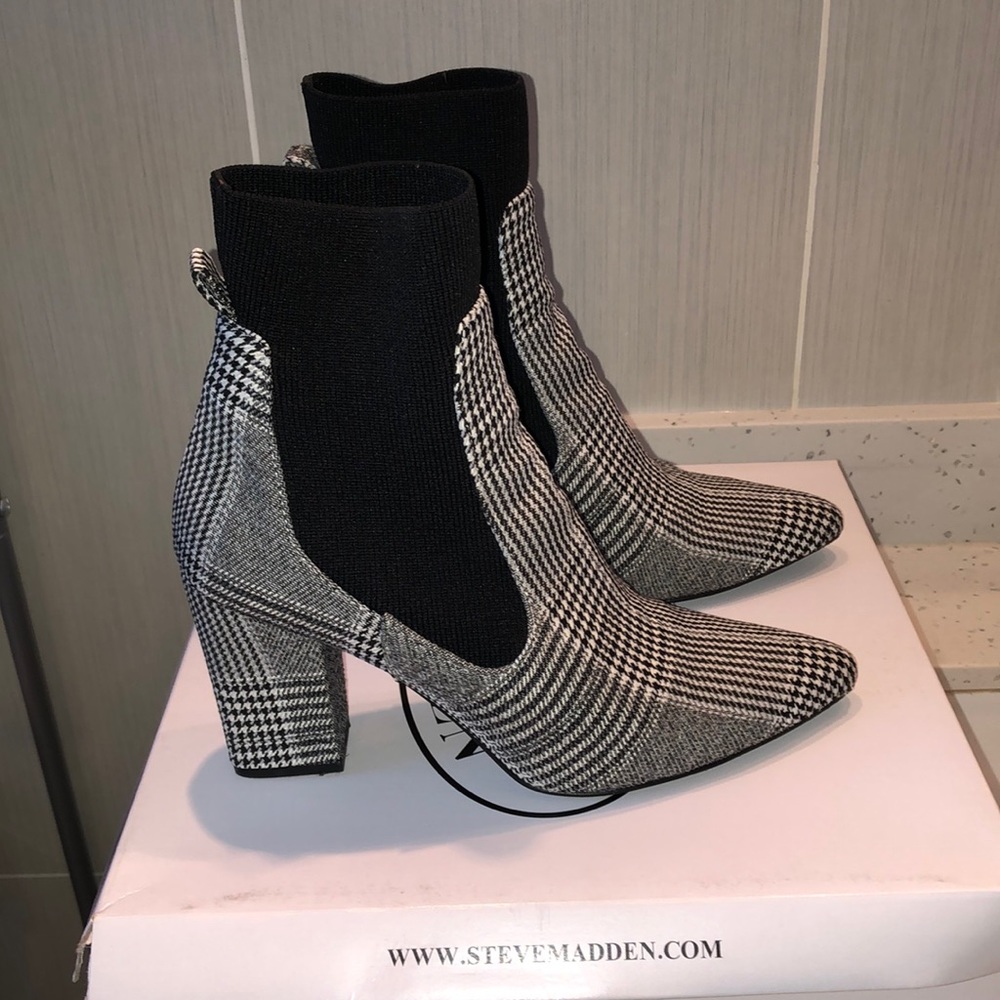 Plaid pointed toe booties